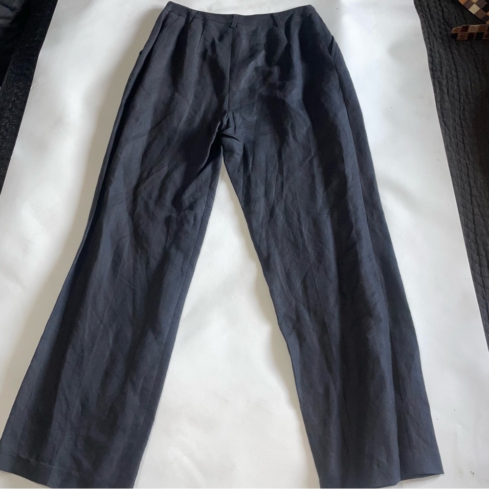 Step into comfort and style with these elegant Linda Allard Ellen Tracy Petite 6